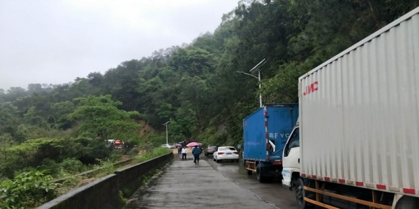 暴雨来袭 广东韶关曲江​山坡坍塌断道-图6