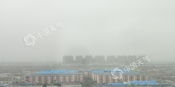 内蒙古多地迎大风沙尘天气  空气质量差