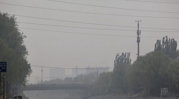 ​北京空气质量不佳 口罩成出行标配-图3