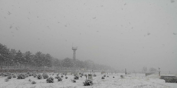 河北承德围场四月飞雪 交通出行受阻-图3