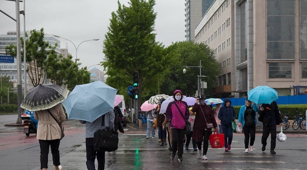 北京连日尘霾笼罩 及时雨清洗空气质量转优-图3