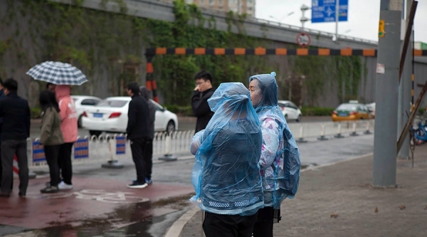 北京连日尘霾笼罩 及时雨清洗空气质量转优-图4