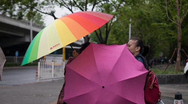 北京连日尘霾笼罩 及时雨清洗空气质量转优-图6