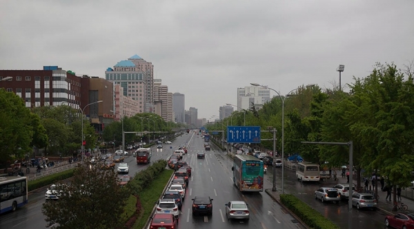 北京连日尘霾笼罩 及时雨清洗空气质量转优-图7