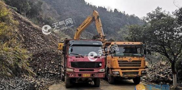 江西寻乌公路因强降雨塌方 已抢通无人员伤亡