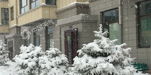 内蒙古多地降暴雪 局地气温狂跌21℃霜冻预警中