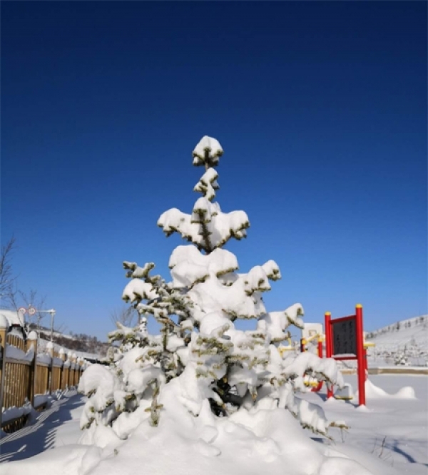 河北丰宁积雪路滑 道路通行受阻-图6