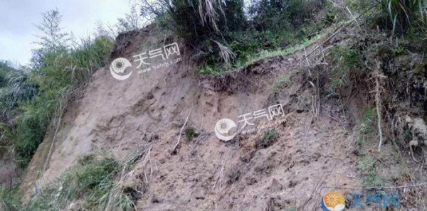 江西多地遭强对流天气袭击 酿成内涝滑坡等惨剧