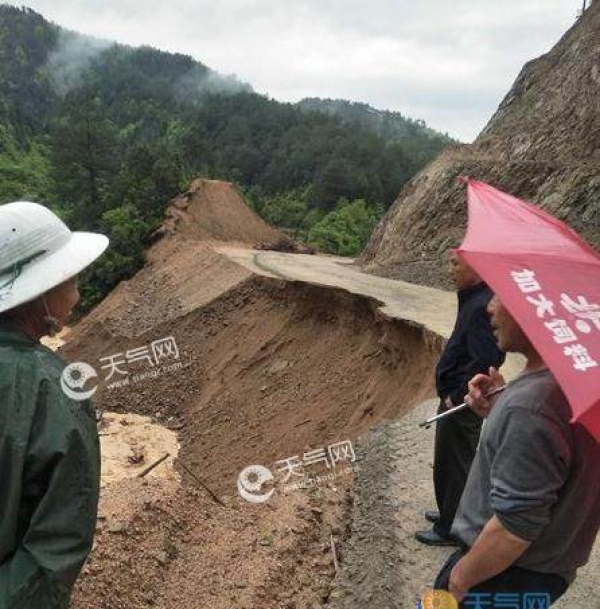 江西多地遭强对流天气袭击 酿成内涝滑坡等惨剧