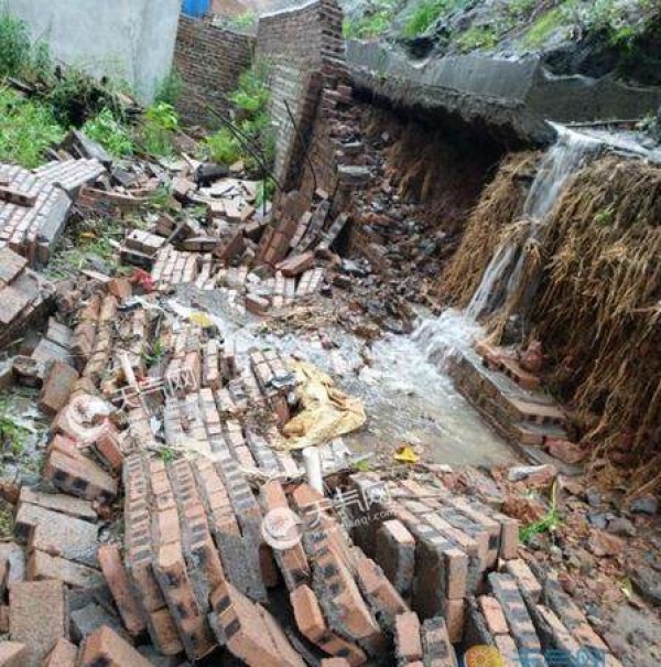 江西多地遭强对流天气袭击 酿成内涝滑坡等惨剧
