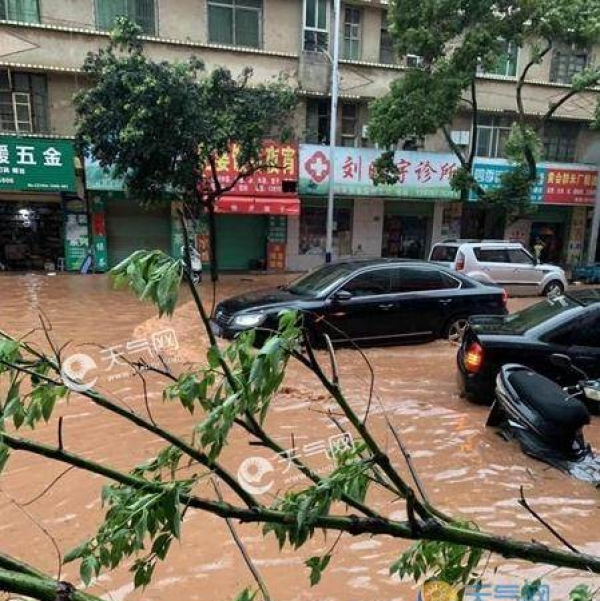 江西多地遭强对流天气袭击 酿成内涝滑坡等惨剧