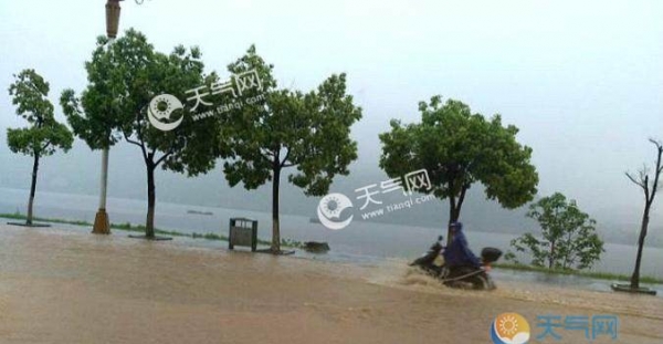 江西多地遭强对流天气袭击 酿成内涝滑坡等惨剧