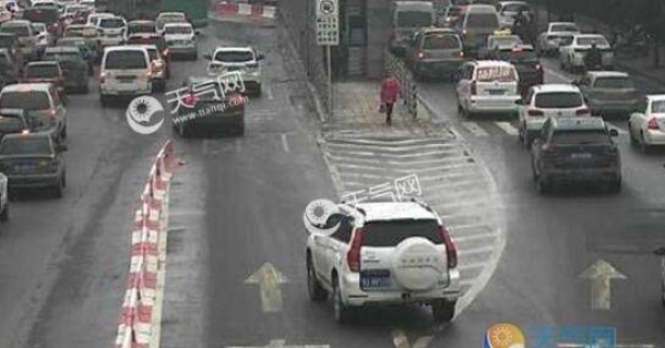今明两天河南依旧有雨 局地气温跌至20℃
