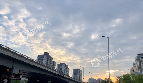今晨北京出现降雨 今起三天气温仍偏低