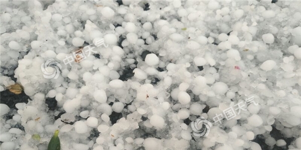 云南8地遭冰雹袭击 今明天仍将现局地强对流天气