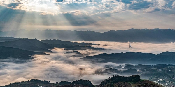 云雾深处有人家 重庆南川平流雾美景似仙境-图1