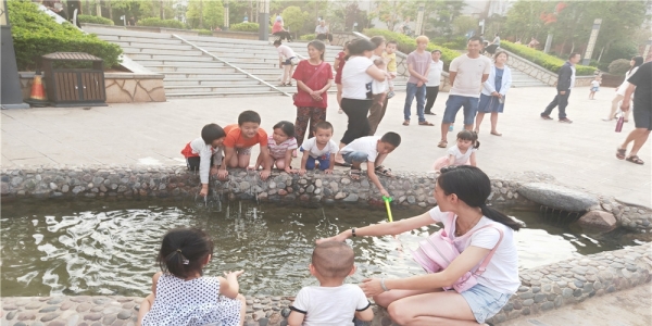 40.7℃热爆！云南巧家人“各显神通”寻清凉-图5