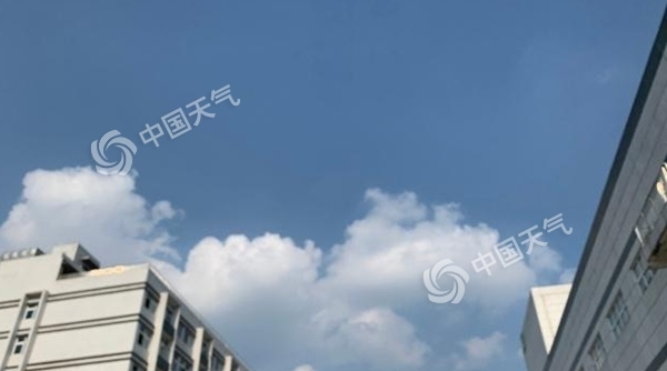 重庆强降雨来袭局地暴雨 气温下降变清凉
