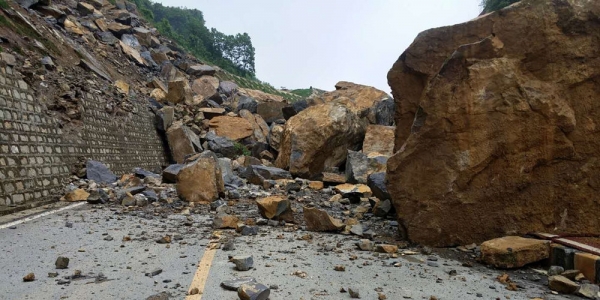 贵州织金山体塌方 巨石横路交通中断-图4