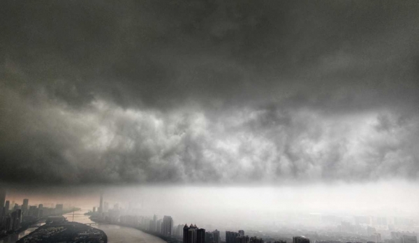 大暴雨来临前广州上空乌云翻滚 再现“一秒黑天”-图3