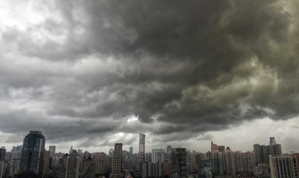 大暴雨来临前广州上空乌云翻滚 再现“一秒黑天”-图1