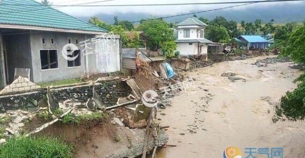 印尼多地突发洪水泥石流 40人死亡13人失踪