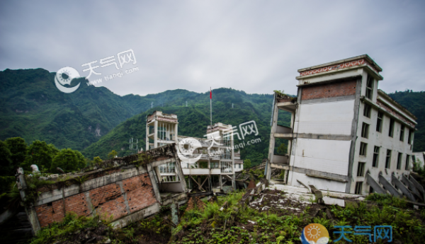 四川雅安庐山4.5级地震 震后四川牌友搓麻将