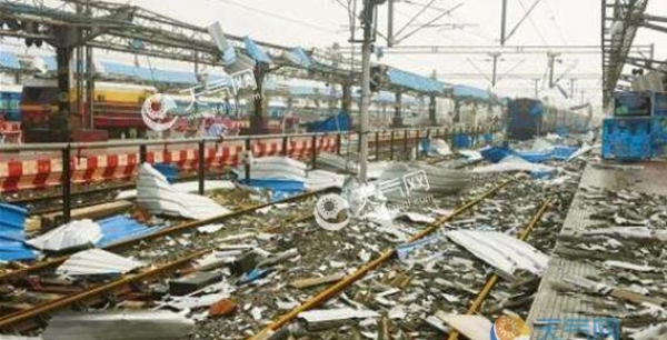 热带气旋“法尼”席卷印度 80万人撤离200多个航班取消