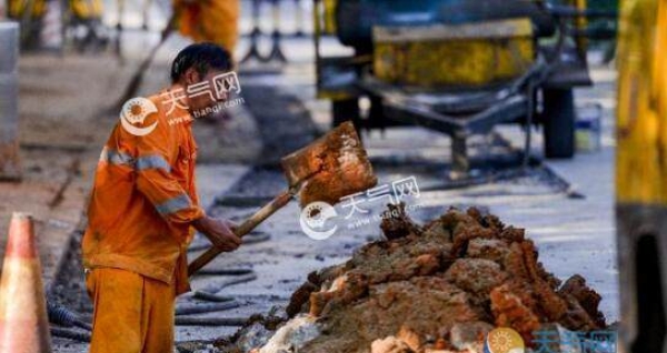 受积水点改造施工影响 东营市内多路段封闭