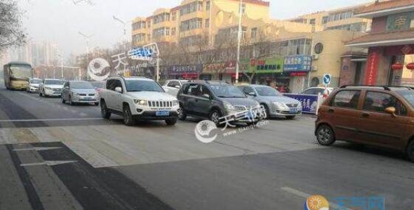 受积水点改造施工影响 东营市内多路段封闭