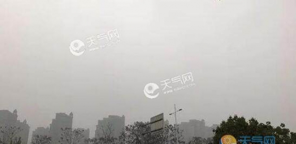 湖南雨势减弱气温最高24℃ 周末外出仍需带雨具
