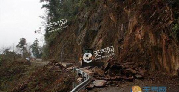 云南独龙江路段山体垮塌 未造成人员伤亡