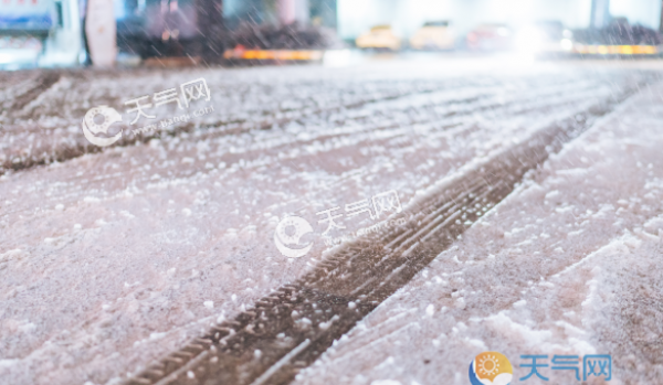 内蒙古大风雷雨沙尘暴组团袭 今明气温下跌10℃以上