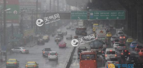 暴雨导致路面湿滑 泰国红统府发生交通事故6死4伤