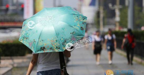河南大部晴间多云天气 郑州气温升至32℃