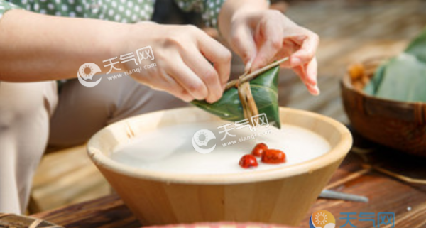 包粽子的糯米要泡多久 包粽子糯米泡几个小时才好