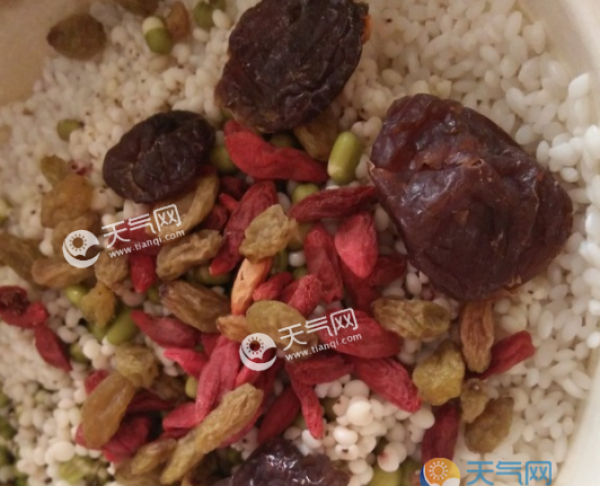 包粽子的方法与步骤图最简单 肉粽与甜粽最易懂的步骤流程