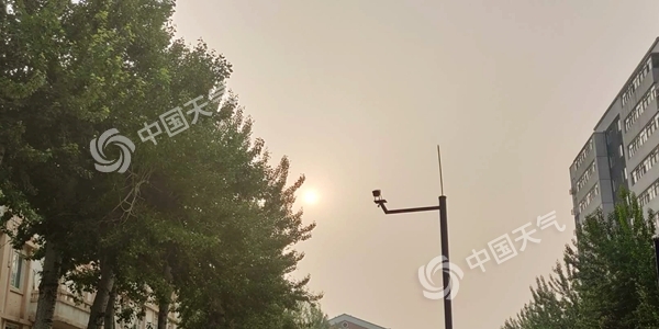 今日北京33℃依旧炎热 夜间起降雨光临送清凉