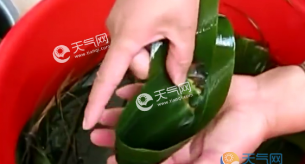 三角粽的最简单包法步骤 三角粽的包法具体步骤图解