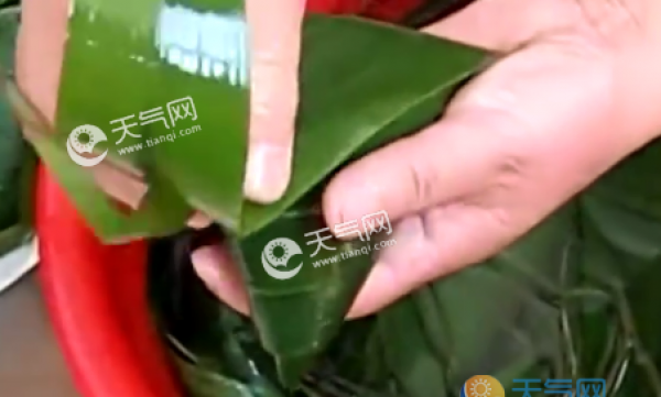 三角粽的最简单包法步骤 三角粽的包法具体步骤图解