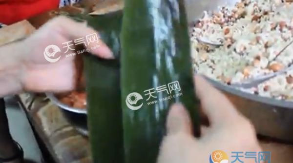 三角棕怎么折步骤图 最简单的三角粽子包法