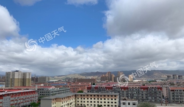 内蒙古风雨齐袭 最高气温猛降10℃