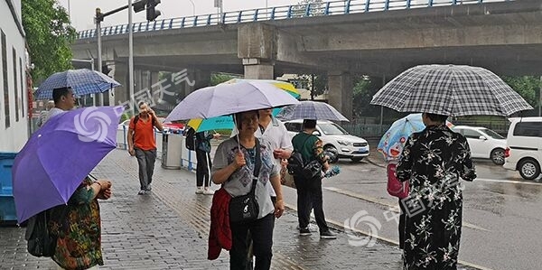 强降雨袭渝致一工地11人被困 今日局地仍有暴雨