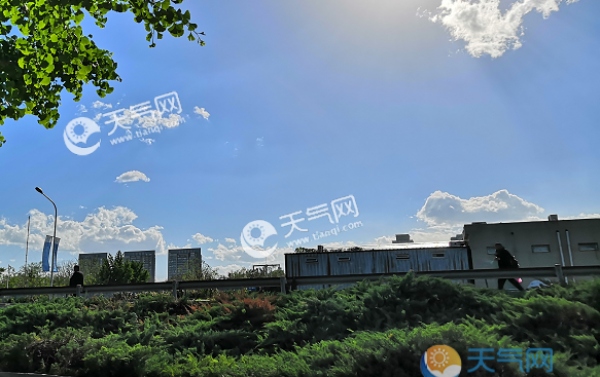 北京大风导致36架航班取消 还刮飞了亚洲美食节
