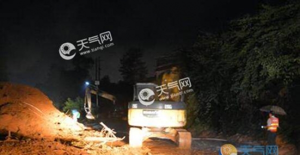 广西三江暴雨引发山体滑坡 相关路段仍在抢修中