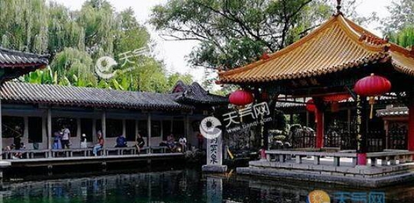 受高温天气影响 济南趵突泉水位刷新低
