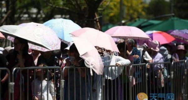 北京天气依旧炎热气温35℃ 周末局地阵雨气温略减