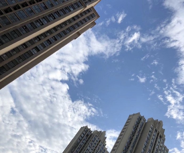 河南周末高温再现，信阳等地有雷雨，周日大风沙尘来袭