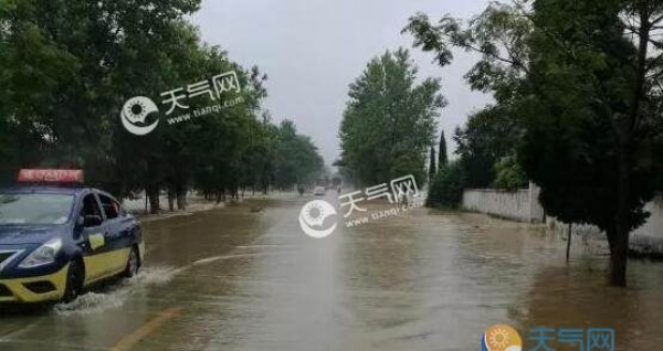 广西暴雨多处发生内涝 漓江水位上涨内河漫堤