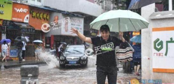 受大风暴雨影响 福建平潭往返台中航班停航